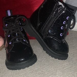 Infant girl boots